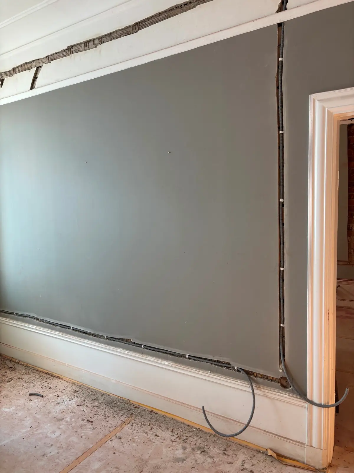 Elrör monterade i vägg vid lägenhetsrenovering på Östermalm
